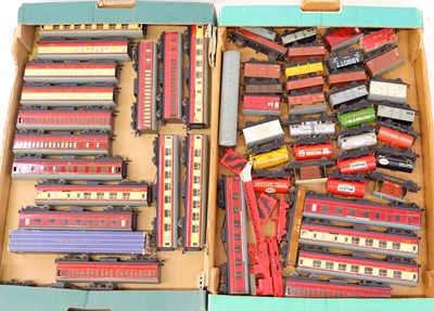 Lot 123 - Two trays of Hornby Dublo rolling stock to...