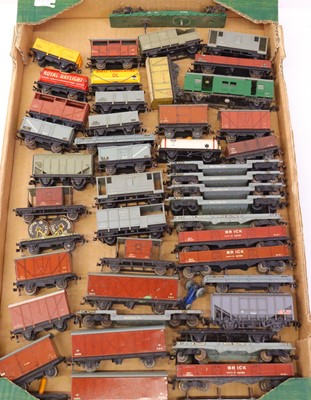 Lot 115 - One tray containing Hornby Dublo 3-rail wagons...