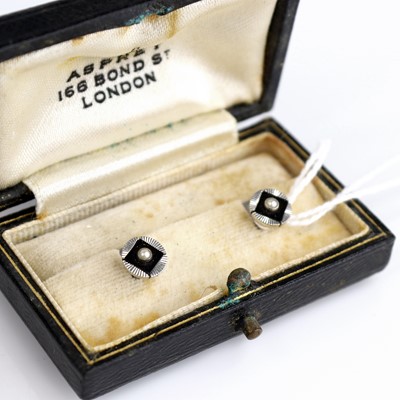 Lot 306 - A pair of 9 carat white gold collar studs,...
