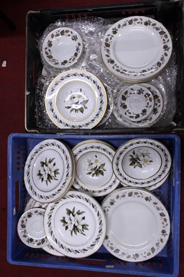 Lot 74 - A collection of ceramics, to include a Royal...