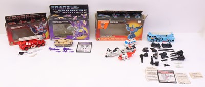 Lot 1004 - Hasbro Transformers G1 Autobot and Decepticon...