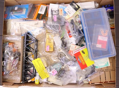 Lot 452 - Tray containing mixed quanity of HO Gauge...