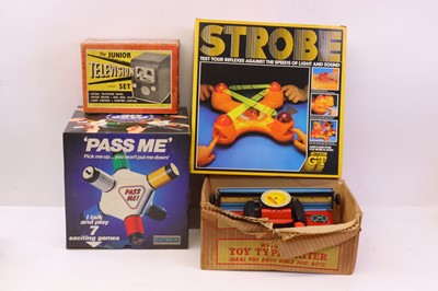 Lot 1095 - A small collection of interactive games to...