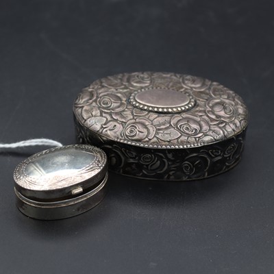 Lot 264 - A continental silver snuff box, of oval form...