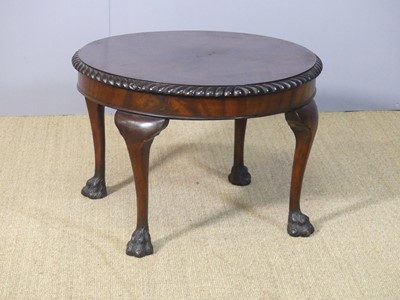 Lot 652 - A mahogany circular low occasional table with...