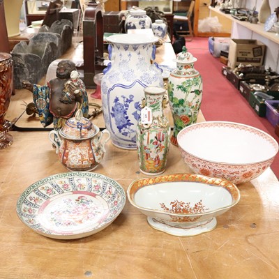 Lot 69 - A collection of oriental ceramics to include a...