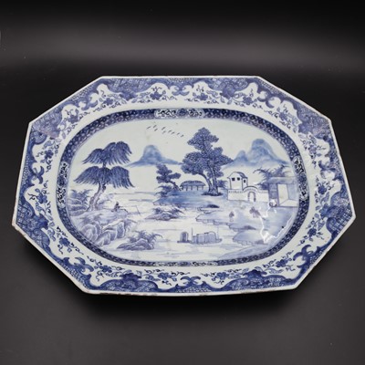 Lot 70 - A 19th century Chinese export blue & white...