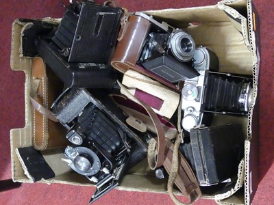Lot 180 - A collection of cameras, to include an Eastman...