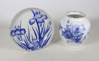 Lot 97 - A reproduction Japanese porcelain bowl,...