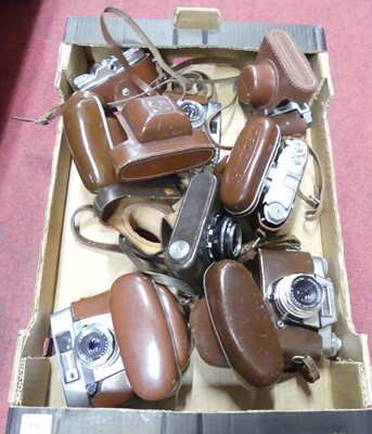 Lot 191 - A collection of cameras, to include Voiglander...
