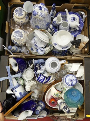 Lot 131 - A collection of ceramics, to include a Royal...