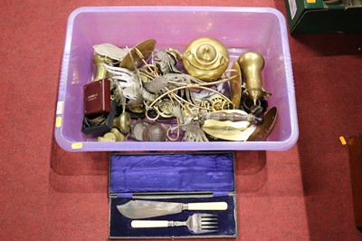 Lot 202 - A collection of metalware, to include brass...