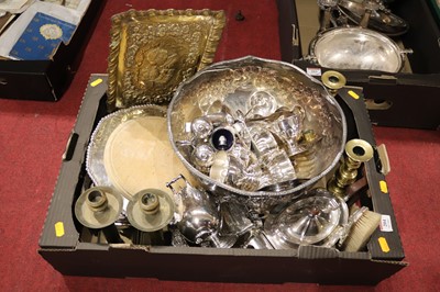 Lot 204 - A collection of silver plated wares, to...