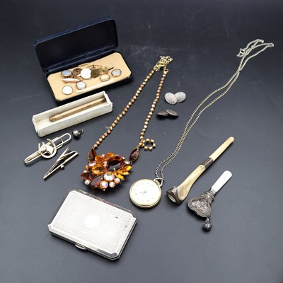 Lot 211 - A collection of miscellaneous items, to...