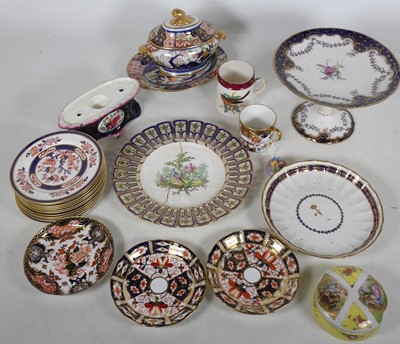 Lot 144 - A collection of ceramics, to include Royal...