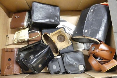 Lot 147 - A collection of cameras, to include a Ful-Vue...
