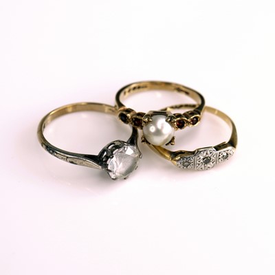 Lot 284 - An Art Deco 18ct gold diamond point set dress...