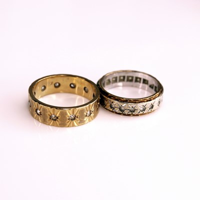 Lot 286 - A modern 9ct gold diamond highlight set...
