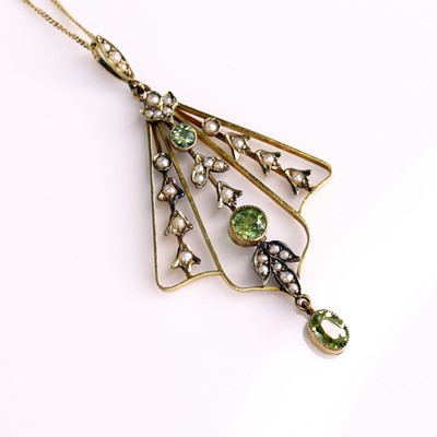 Lot 292 - An Edwardian yellow metal green peridot and...
