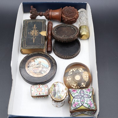 Lot 249 - A collection of items, to include a tortoise...