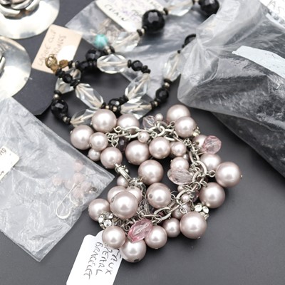 Lot 239 - A collection of jewellery, to include bead...