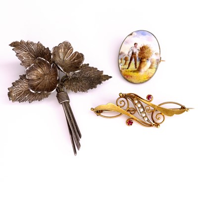 Lot 315 - An Edwardian 15ct gold seed pearl and ruby set...