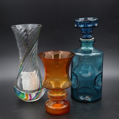 Lot 164 - A collection of glass, to include a yellow...