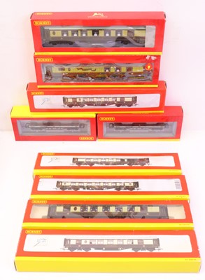 Lot 584 - One tray containing various Hornby 00 gauge...