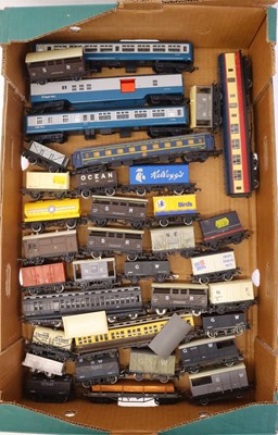Lot 709 - One tray containing various unboxed 00 gauge...