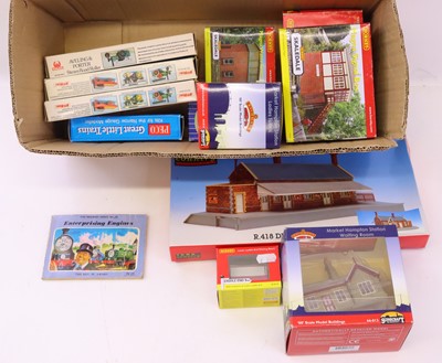 Lot 438 - Two trays containing various 00 gauge...