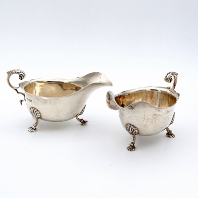 Lot 78 - A matched pair of Edwardian silver sauceboats,...