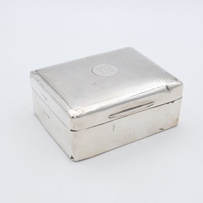 Lot 252 - A George V silver table cigarette box, the...