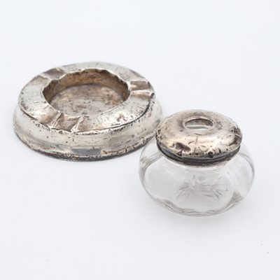 Lot 262 - A George V silver ashtray, of circular form...
