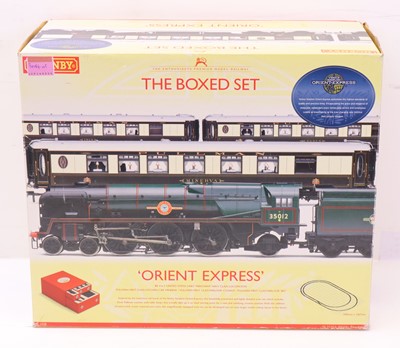 Lot 572 - A Hornby 00 gauge R1038 train set, Orient...