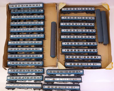 Lot 678 - Two trays containing various 00 gauge BR blue...