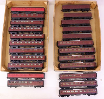 Lot 627 - Two trays containing various maroon coaches to...