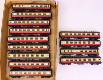 Lot 714 - One tray containing various 00 gauge ex...