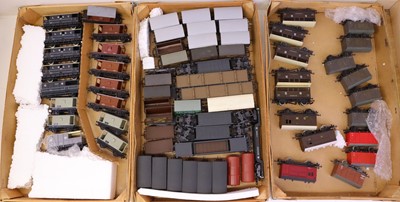 Lot 431 - Three trays containing various 00 gauge wagons,...