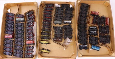 Lot 680 - Three trays containing various 00 gauge wagons,...