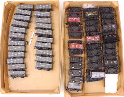 Lot 602 - Two trays containing various 00 gauge unboxed...