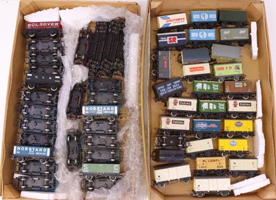 Lot 688 - Two trays containing various 00 gauge rolling...