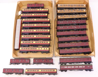Lot 603 - Two trays containing various Hornby 00 gauge...
