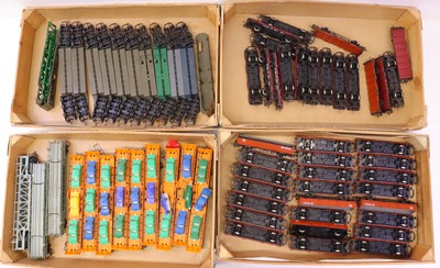 Lot 622 - Four trays containing various 00 gauge wagons...