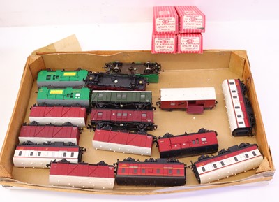Lot 637 - One tray containing various Hornby Dublo...