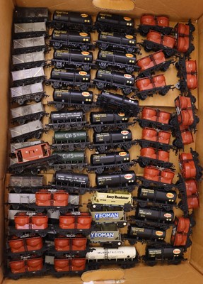 Lot 663 - One tray containing various unboxed 00 gauge...