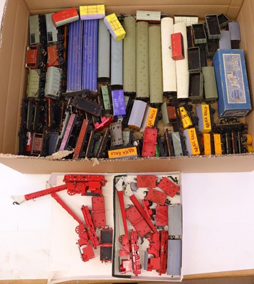 Lot 617 - One tray of mostly Hornby Dublo two and three...