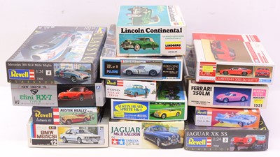 Lot 44 - Collection of mixed scale plastic car kits by...