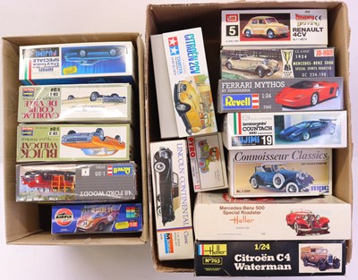Lot 47 - 2 boxes containing various mixed scale plastic...