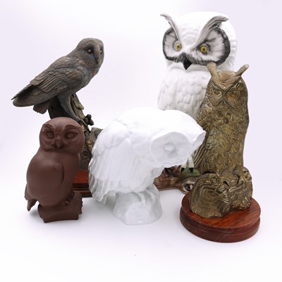 Lot 51 - A collection of figures of owls, to include a...