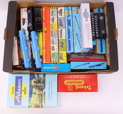 Lot 742 - One tray containing various HO gauge American...